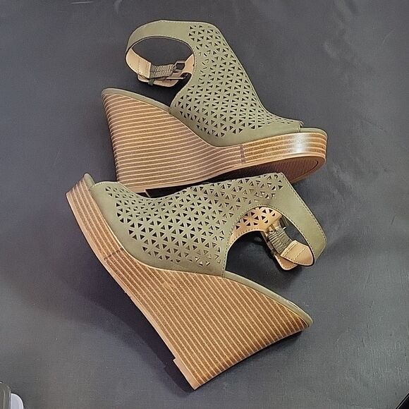 BRAND NEW PARKER&SKY ADJUSTABLE BUCKLE OPEN TOE CUTOUT WEDGE SANDAL - Picture 11 of 14